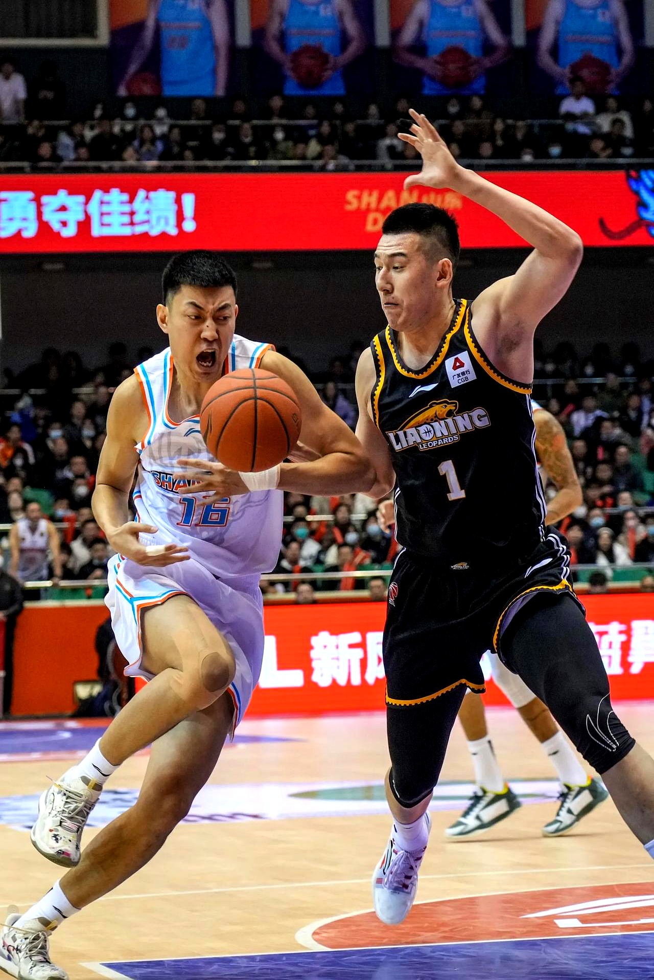 赛后山东男篮备战亚冠，回应争议细节曝光，悬念犹存，高层口径保持一致的简单介绍